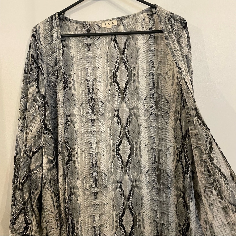 POL Monochrome Snake Print Kimono - Picture 4 of 8